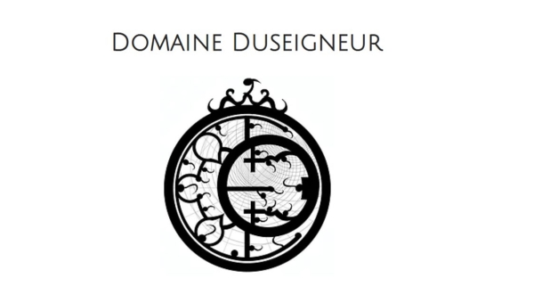 Domaine Duseigneur, repris par Bernard en 2002, cinquième génération de vignerons, produit des vins en biodynamie d’appellation Châteauneuf-du-Pape et Lirac